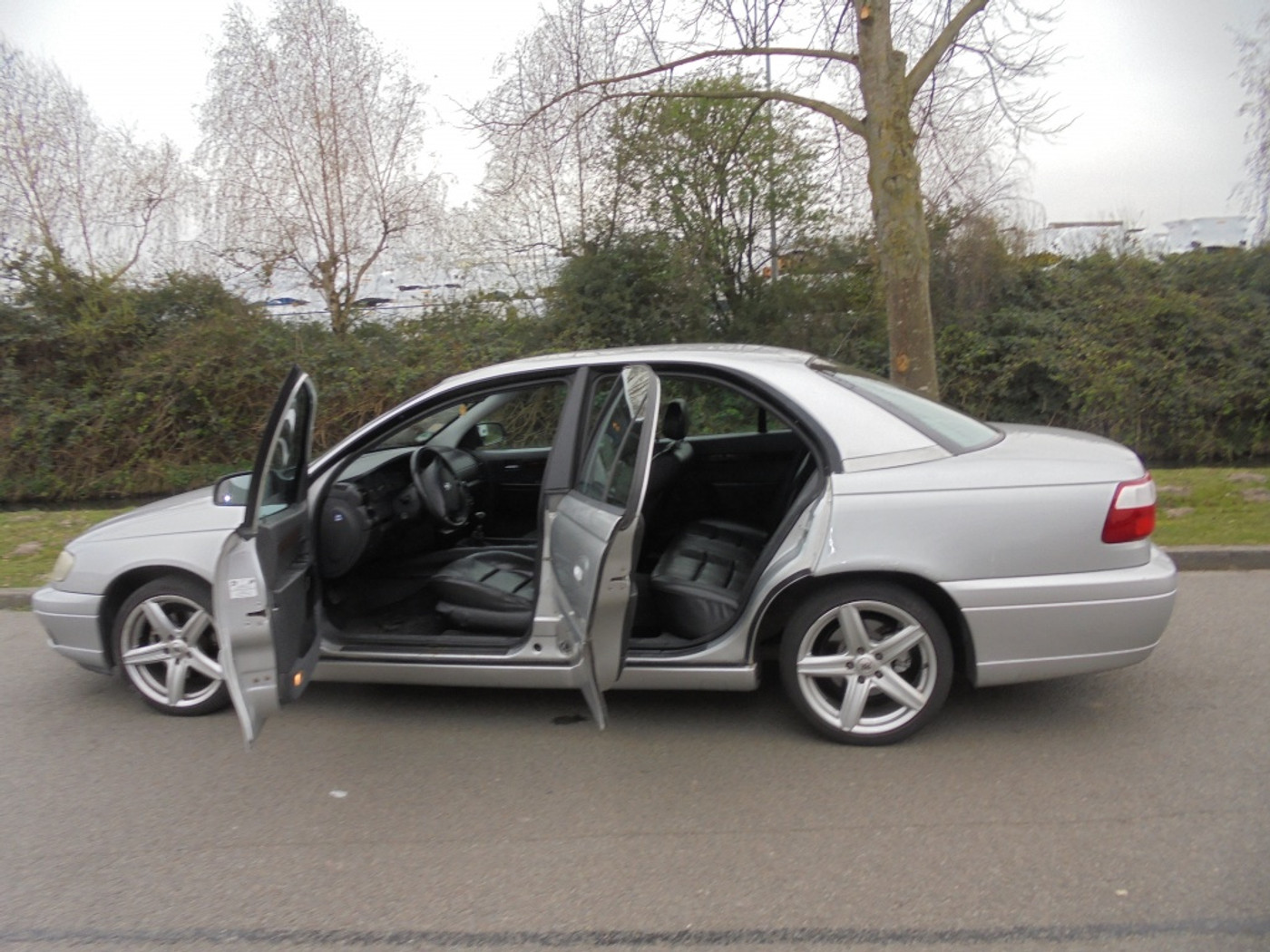 Foto van Opel Omega-b