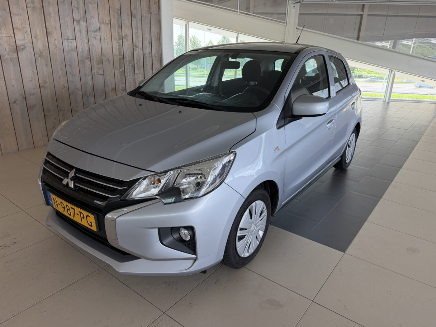 Mitsubishi Mitsubishi Space Star 1.2 Cool+ 2021 - voorkant