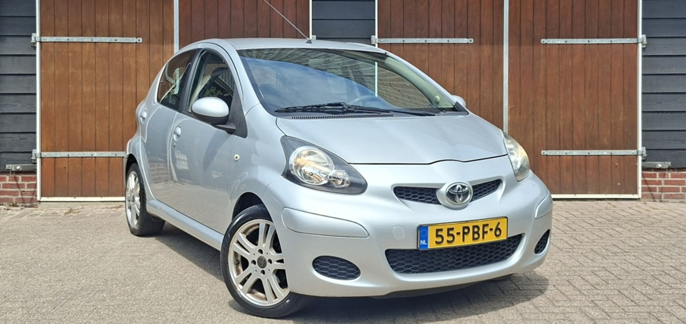 Toyota Toyota Aygo 1.0-12V Comfort Nav | Airco | 5 deurs | Lichtmetaal | NAP | Elek 2011 - voorkant