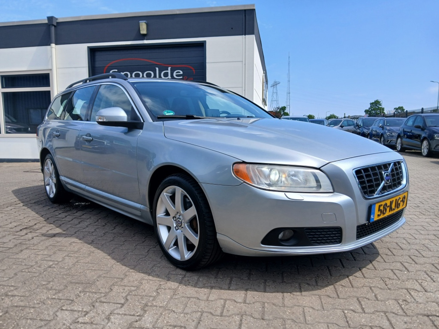 Volvo V70 2.4 D5 Automaat/Leer/185Pk 2010 - voorkant