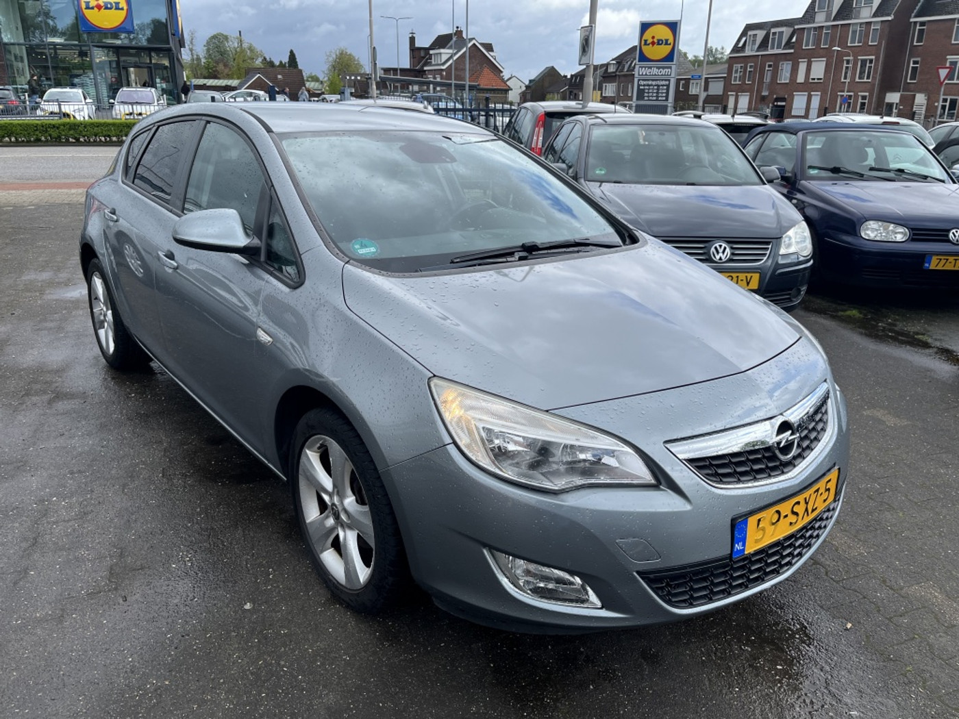Opel Astra GERESERVEERD !!!!!!!!!!!!!! 2011 - voorkant
