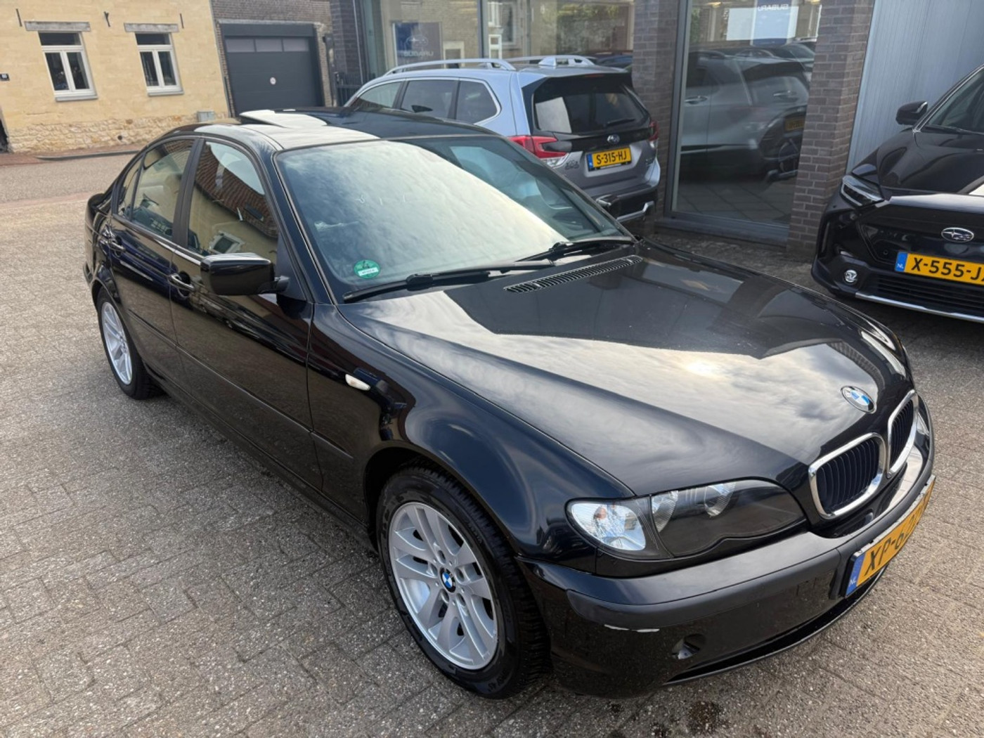 BMW 318i gereserveerd 2003 - voorkant