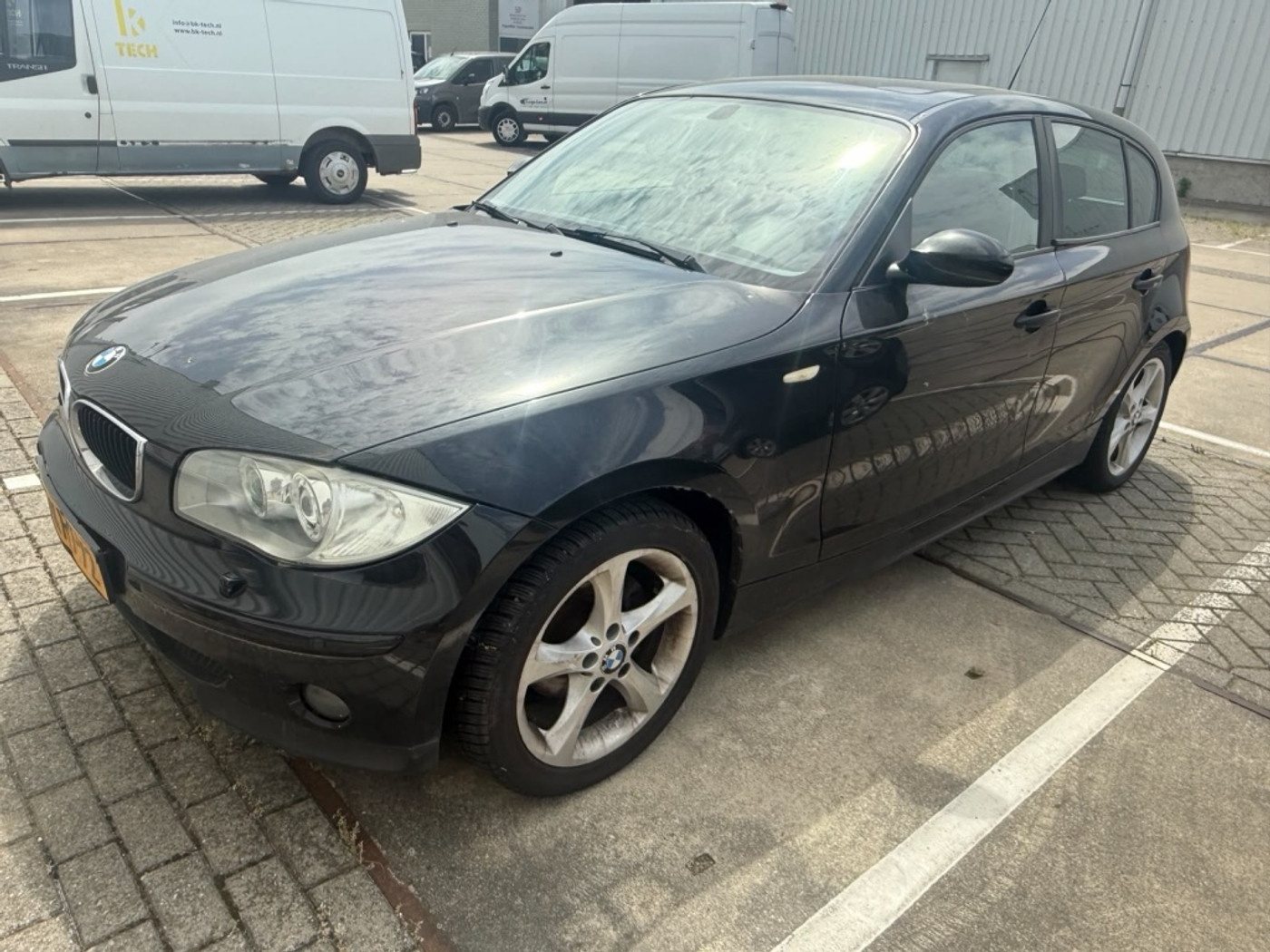 BMW 1er Reihe 116i Executive LET OP ACHTERAS GESCHEURD !!!! 2005 - voorkant