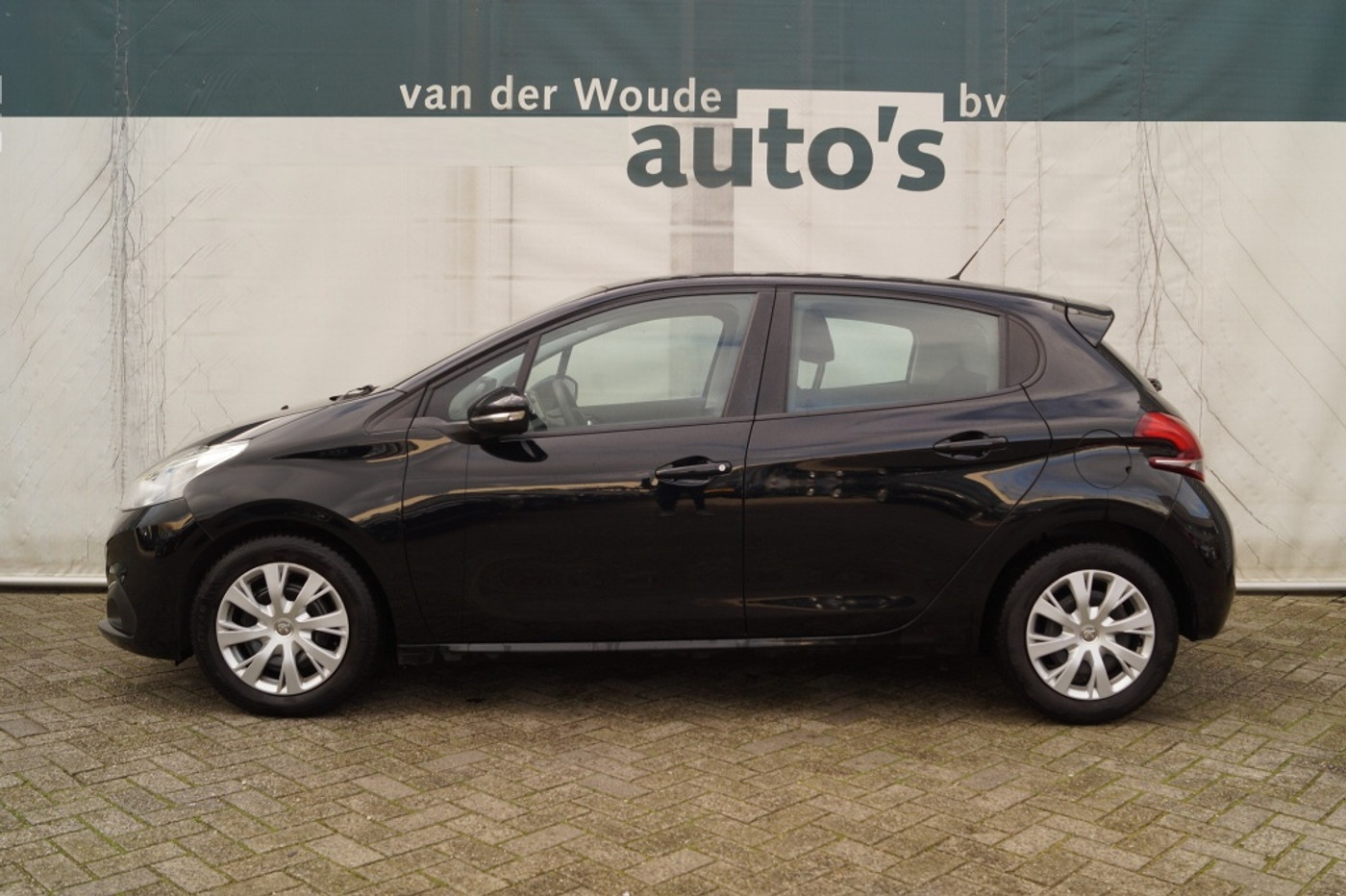 Peugeot 208 1.2 PureTech Active -NAVI-AIRCO-PDC-CRUISE- 2019 - voorkant