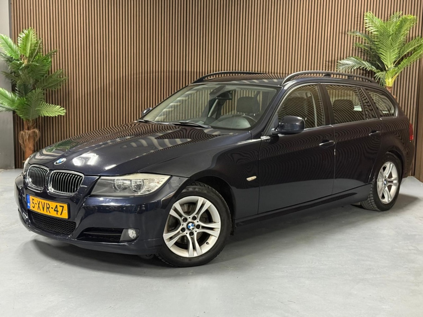 BMW 3-serie Touring 318i CL. M Sp. Ed. 2010 - voorkant