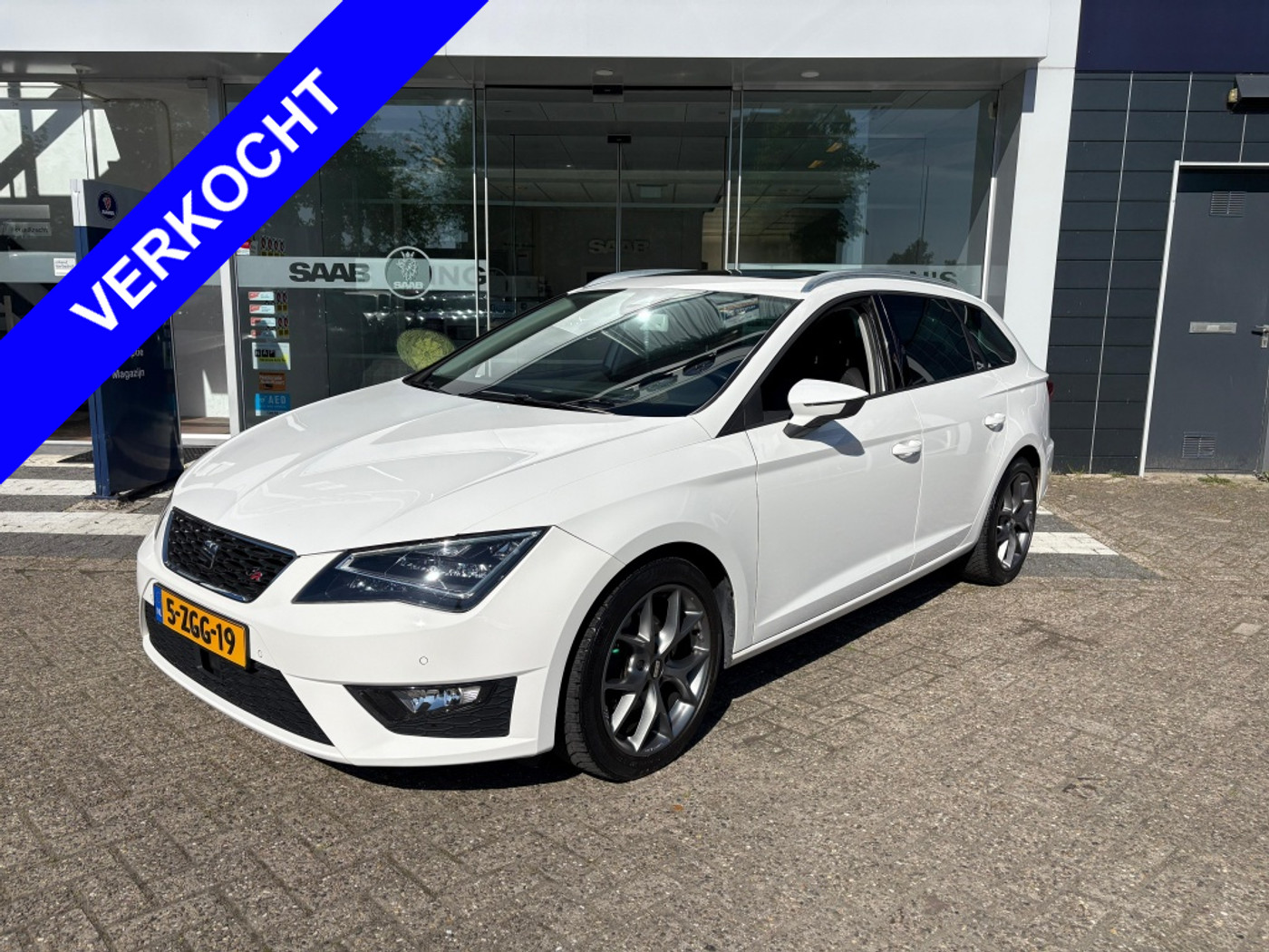 Seat Leon ST 1.4 TSI ACT FR Dyn | Pano | Trekhaak | Dsg 2015 - voorkant