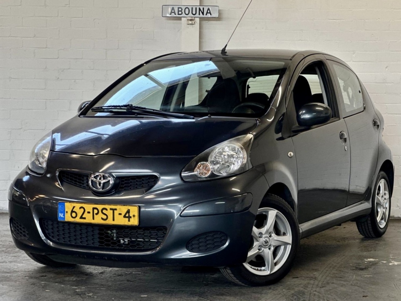 Toyota Aygo 1.0-12V Comfort Navigator 2011 - voorkant