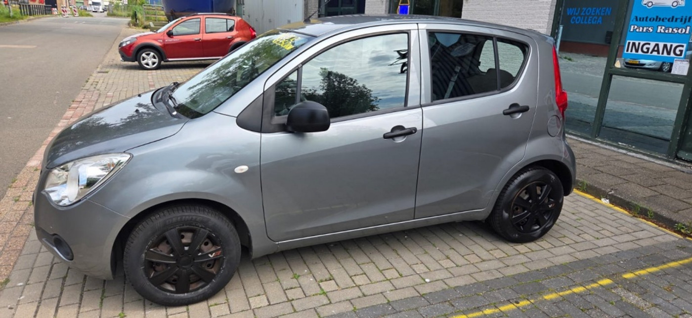 Opel Agila 1.0 Selection 2012 - voorkant