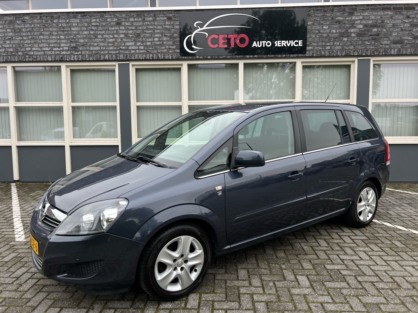Opel Zafira 1.8 111 y. Ed. Aut. 7PL 2010 - voorkant