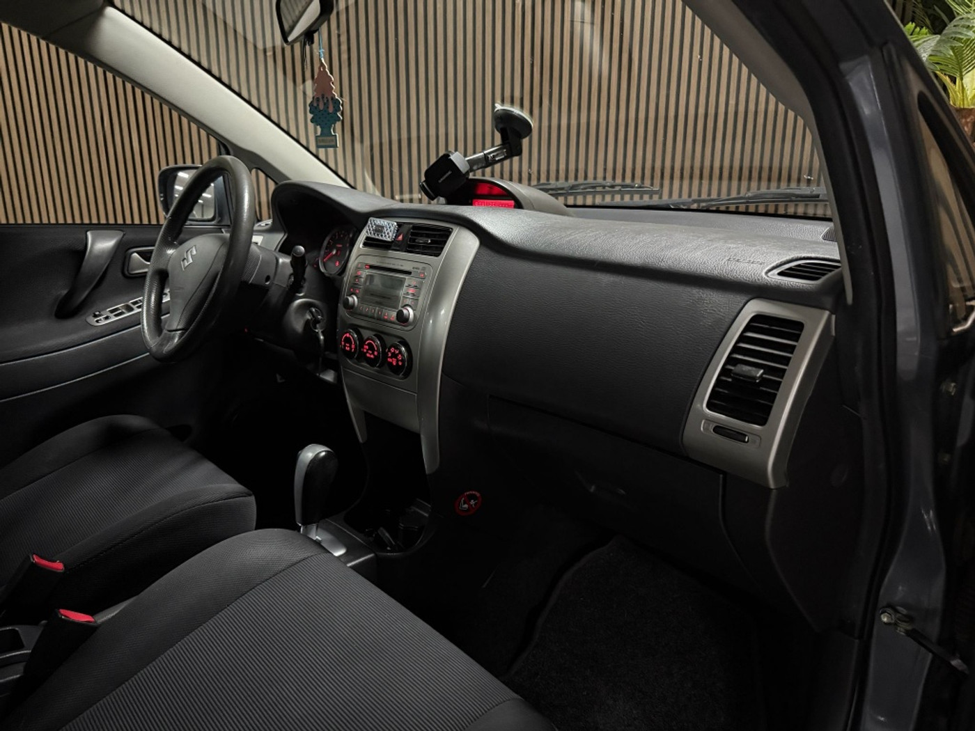 Foto van Suzuki Liana