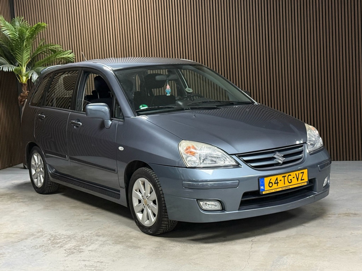 Foto van Suzuki Liana