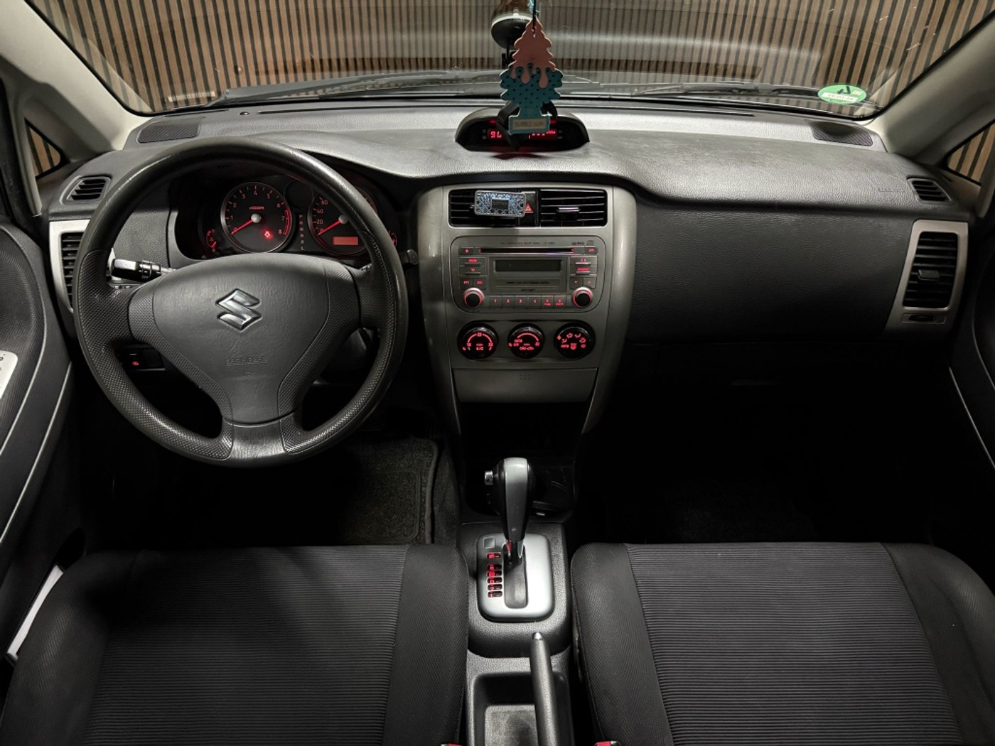 Foto van Suzuki Liana