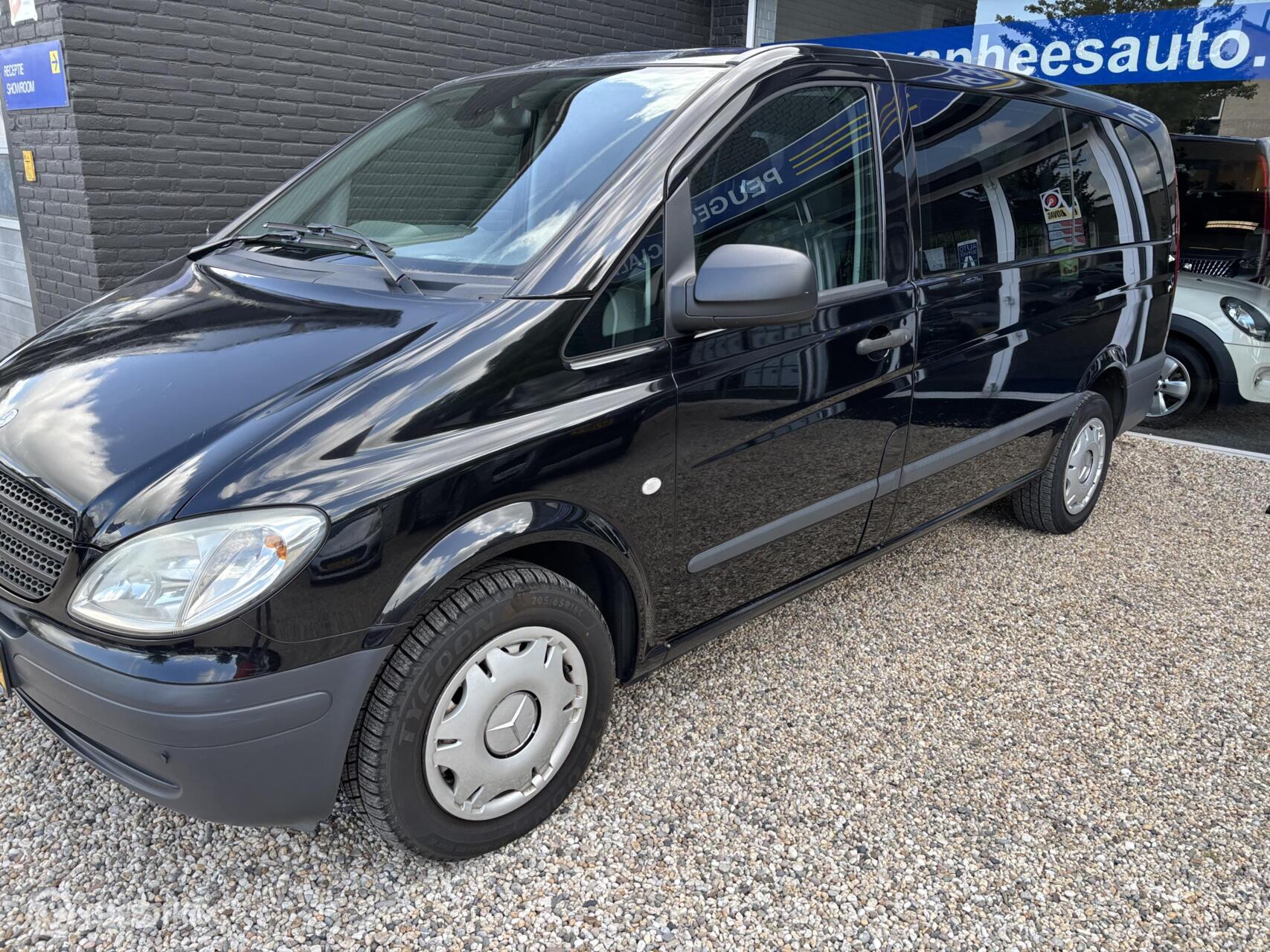 Mercedes-Benz Vito 111 CDI 111 CDI 320 Lang 9 PERSOONS 2010 - voorkant