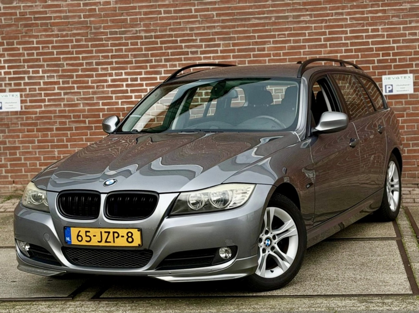 BMW 3er Reihe 318i Business Line 2009 - voorkant