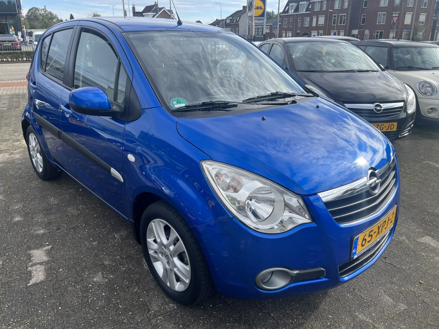Opel Agila 1.0 Edition 2012 - voorkant