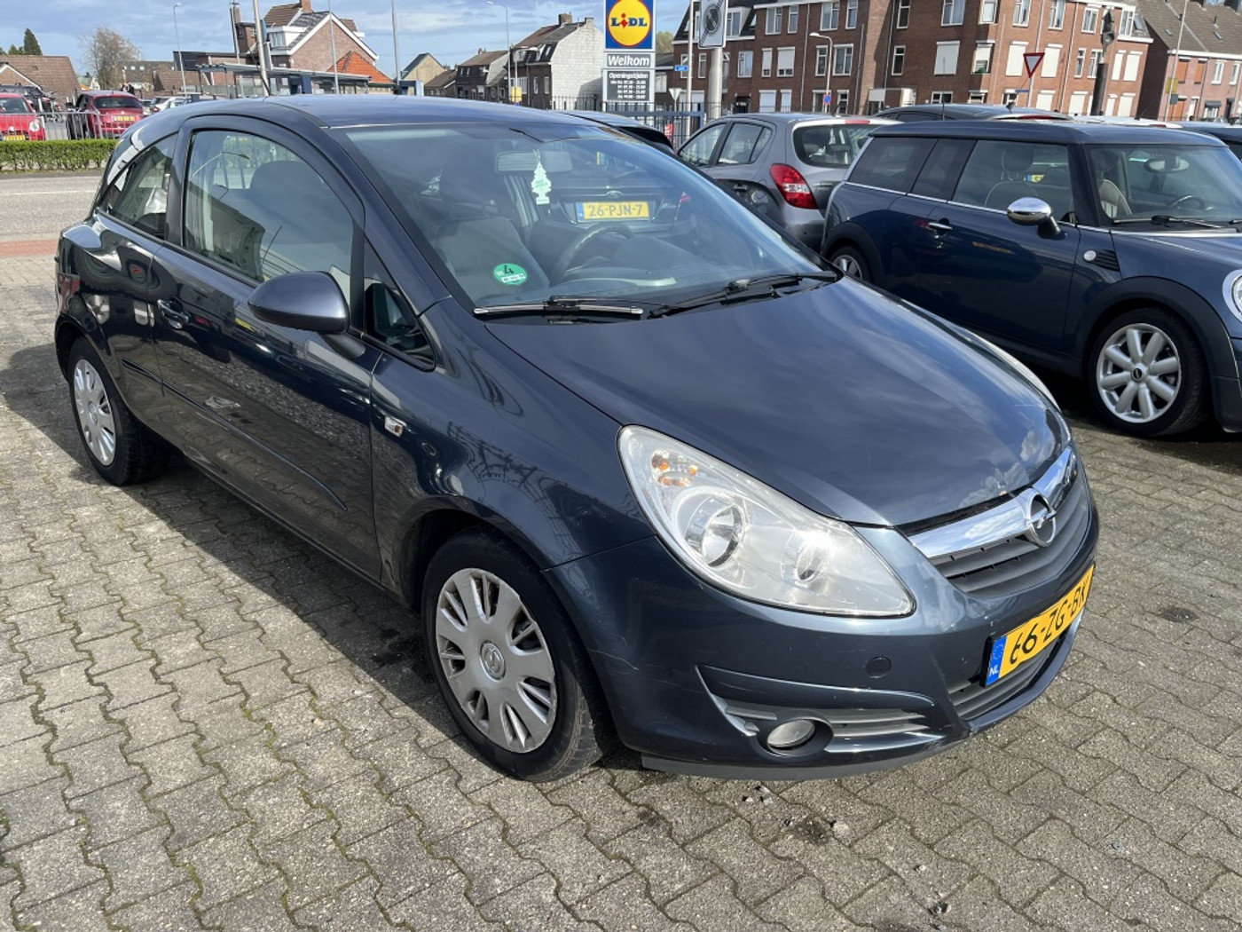 Opel Corsa 1.2-16V Enjoy 2008 - voorkant