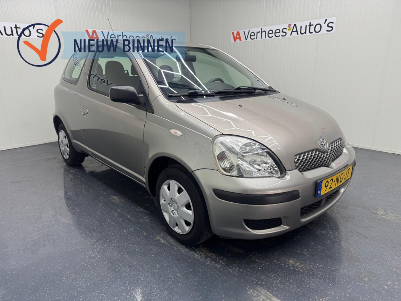 Toyota Yaris 1.0 VVT-i Terra MMT 2003 - voorkant