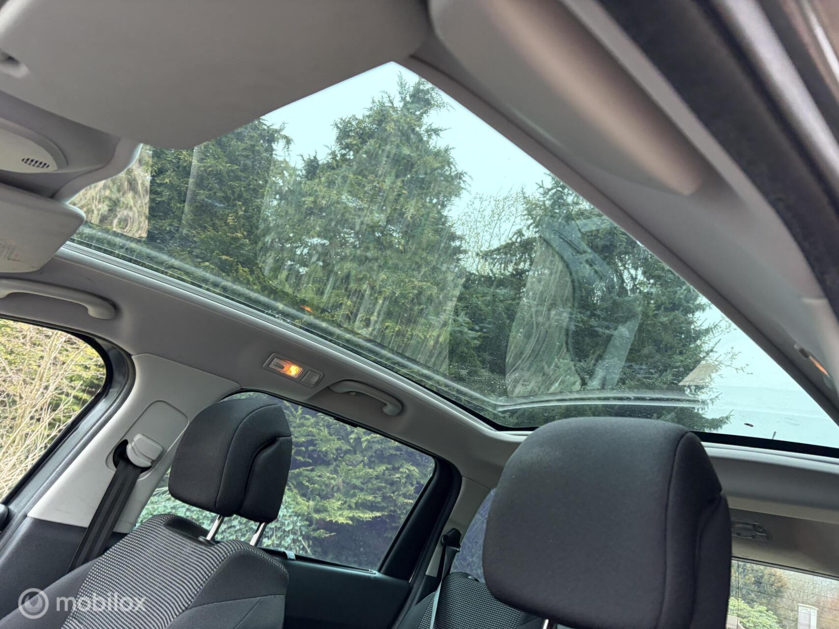 Foto van Peugeot 5008