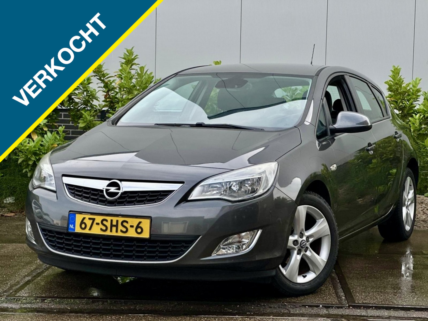 Opel Astra 1.4 Turbo Edition 2011 - voorkant