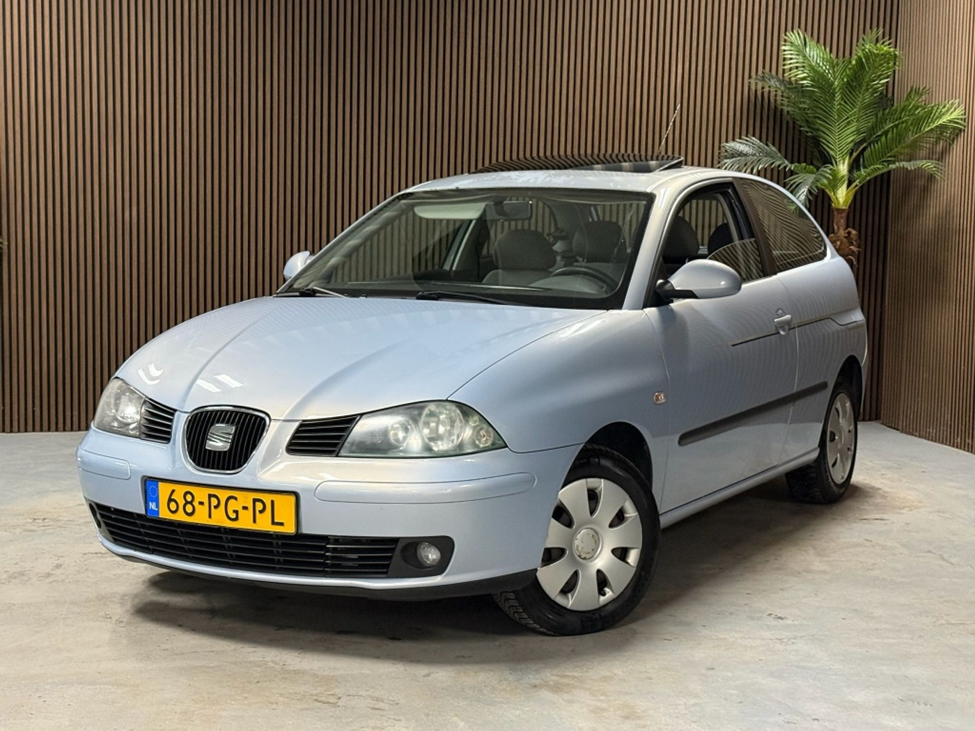 Seat Ibiza 1.4-16V Signo 2004 - voorkant