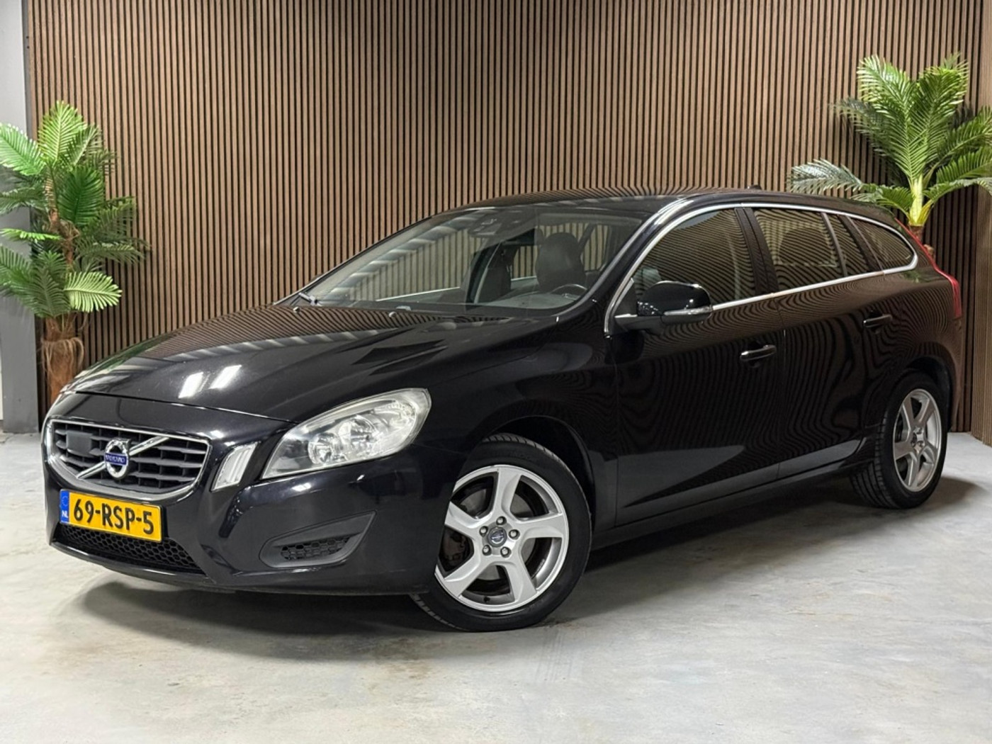 Volvo V60 1.6 T4 Momentum 2011 - voorkant