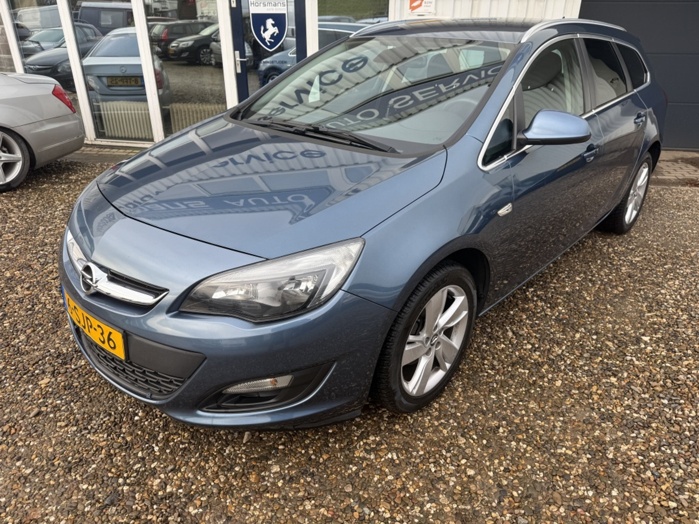 Opel Astra Sports Tourer gereserveerd 2013 - voorkant