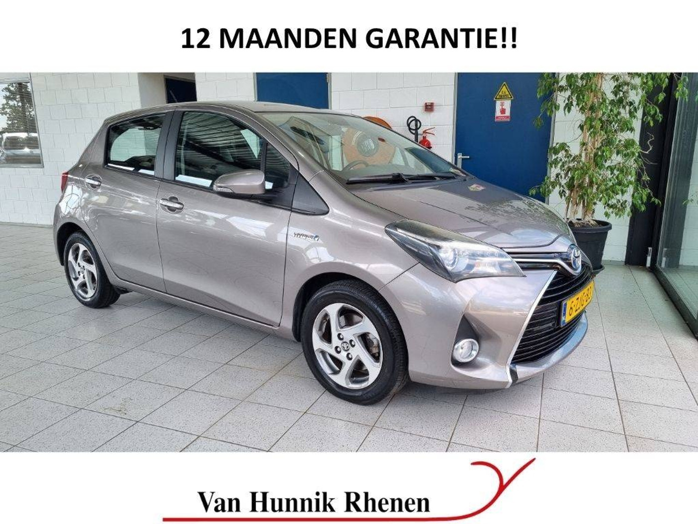 Toyota Toyota Yaris Hybrid 1.5 Hybrid Lease | Navigatie | Cruise | LM Velgen | Climat | 2015 - voorkant