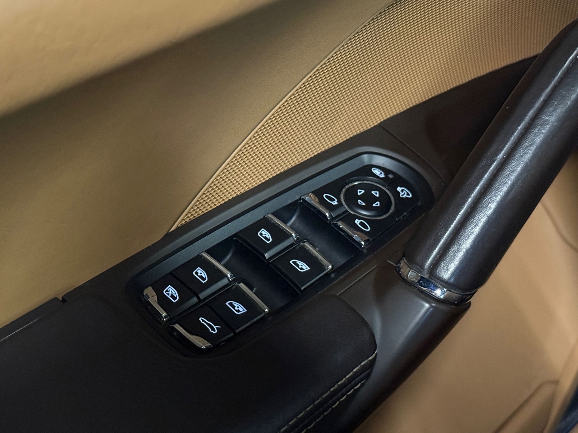 Foto van Porsche Cayenne S E-hybrid