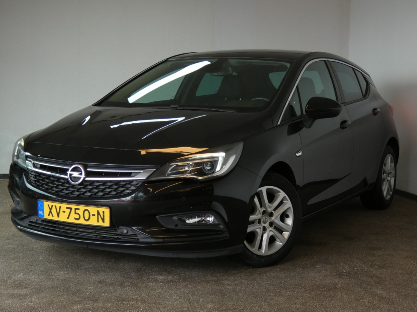 Opel Astra 1.0 Online Ed. 2019 - voorkant
