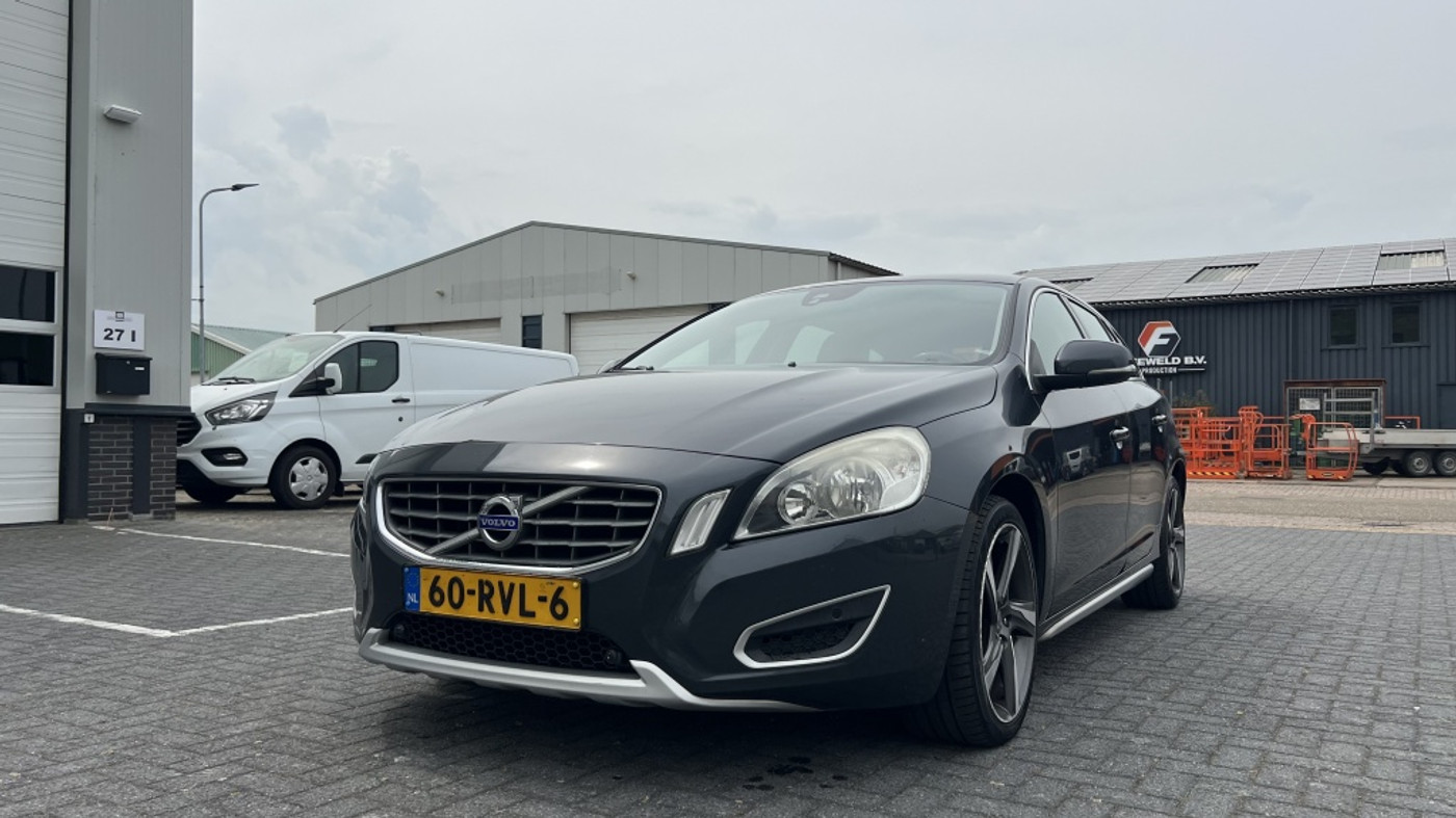 Volvo V60 1.6 T3 Momentum 2011 - voorkant