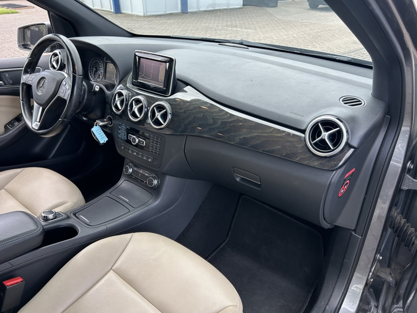 Foto van Mercedes-Benz B 180