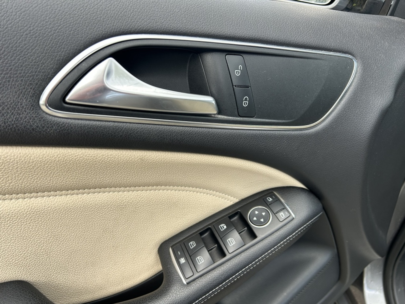 Foto van Mercedes-Benz B 180