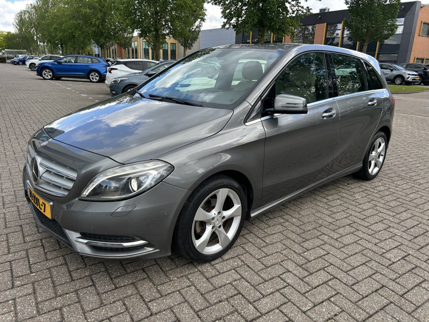 Mercedes-Benz B 180 180 Ambition LEER PDC NAVI STOELVW CRUISE. 2013 - voorkant