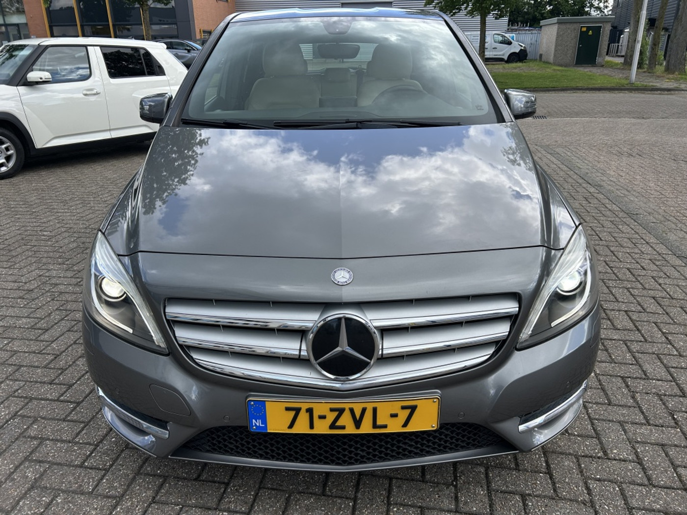 Foto van Mercedes-Benz B 180