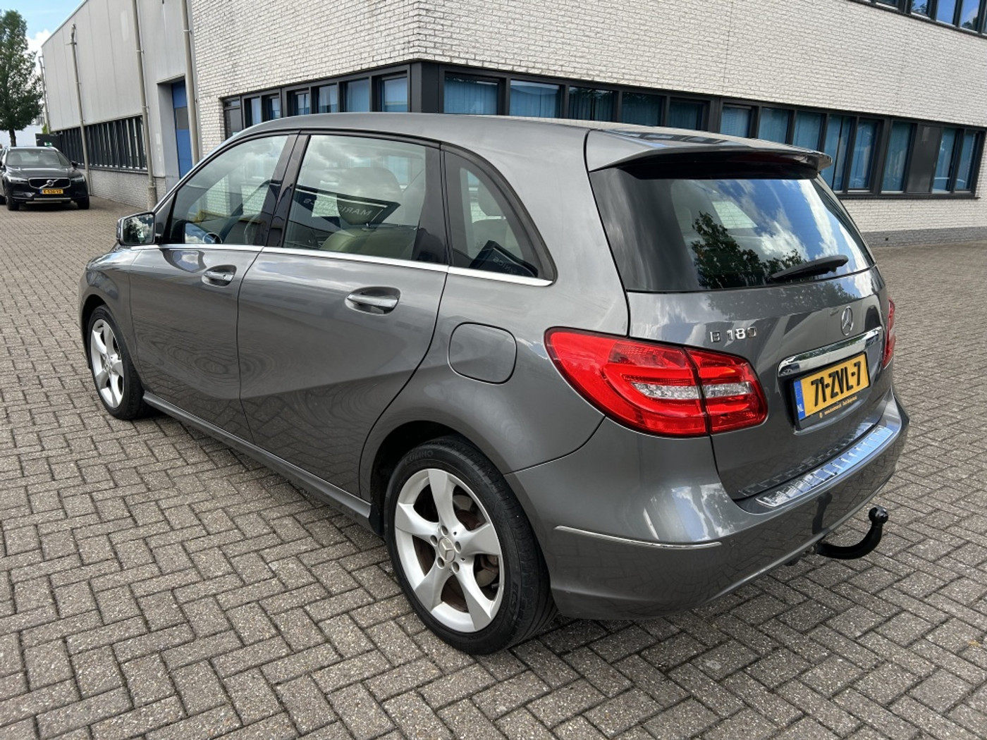 Foto van Mercedes-Benz B 180