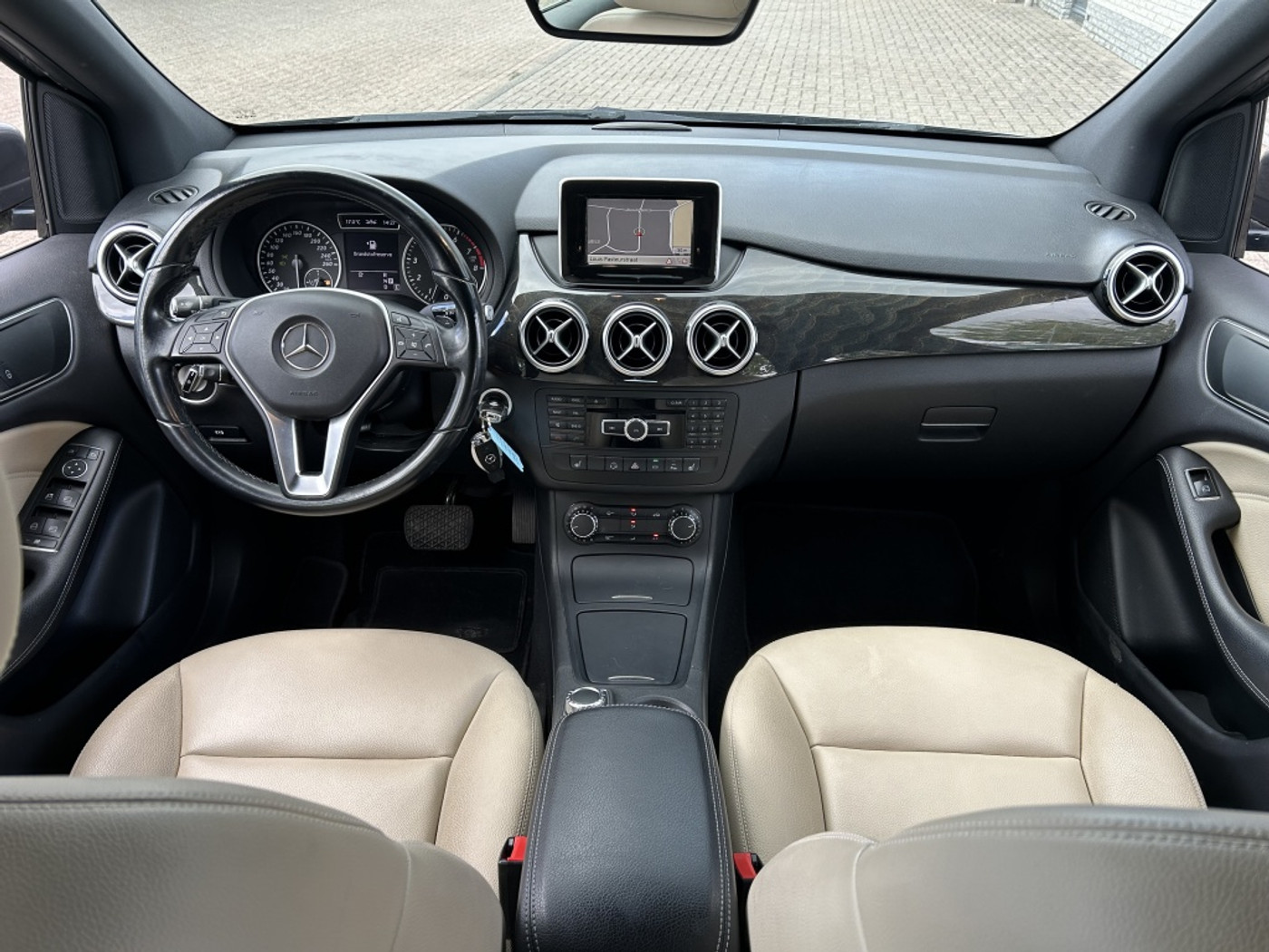 Foto van Mercedes-Benz B 180