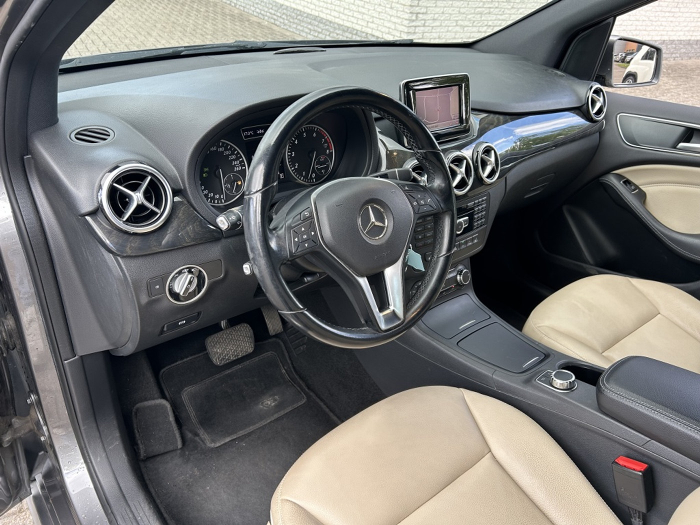Foto van Mercedes-Benz B 180