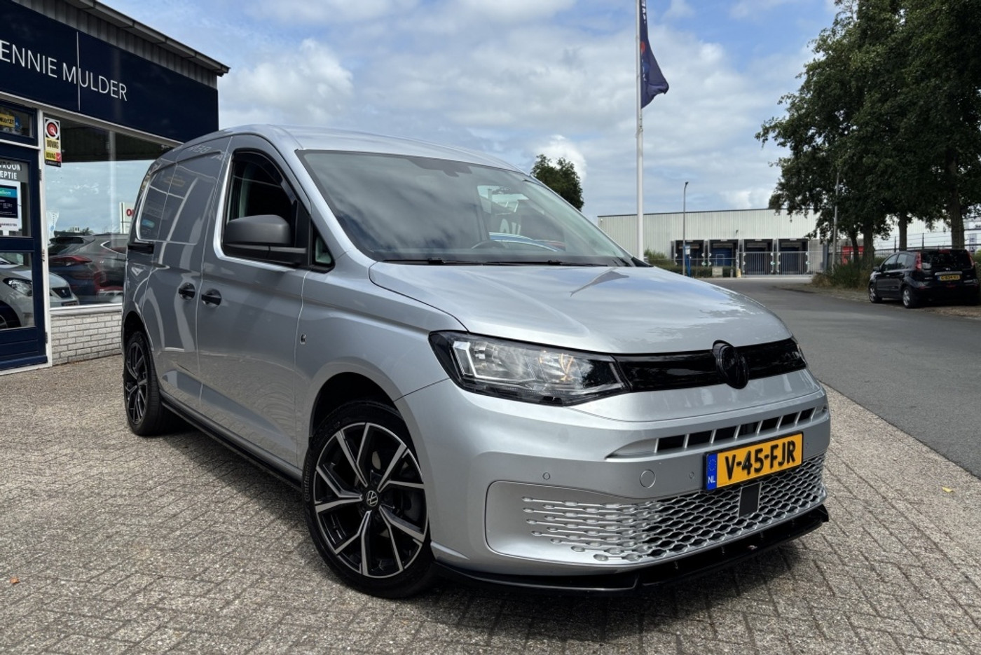 Foto van Volkswagen Caddy Modified Partition Wall