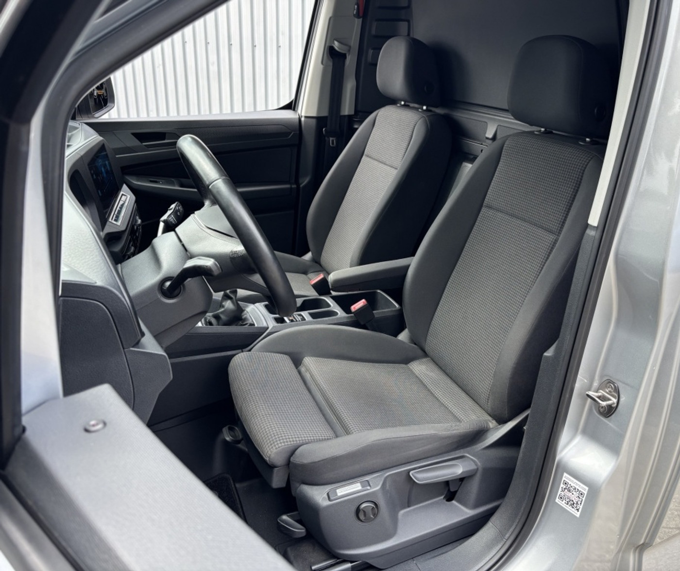 Foto van Volkswagen Caddy Modified Partition Wall