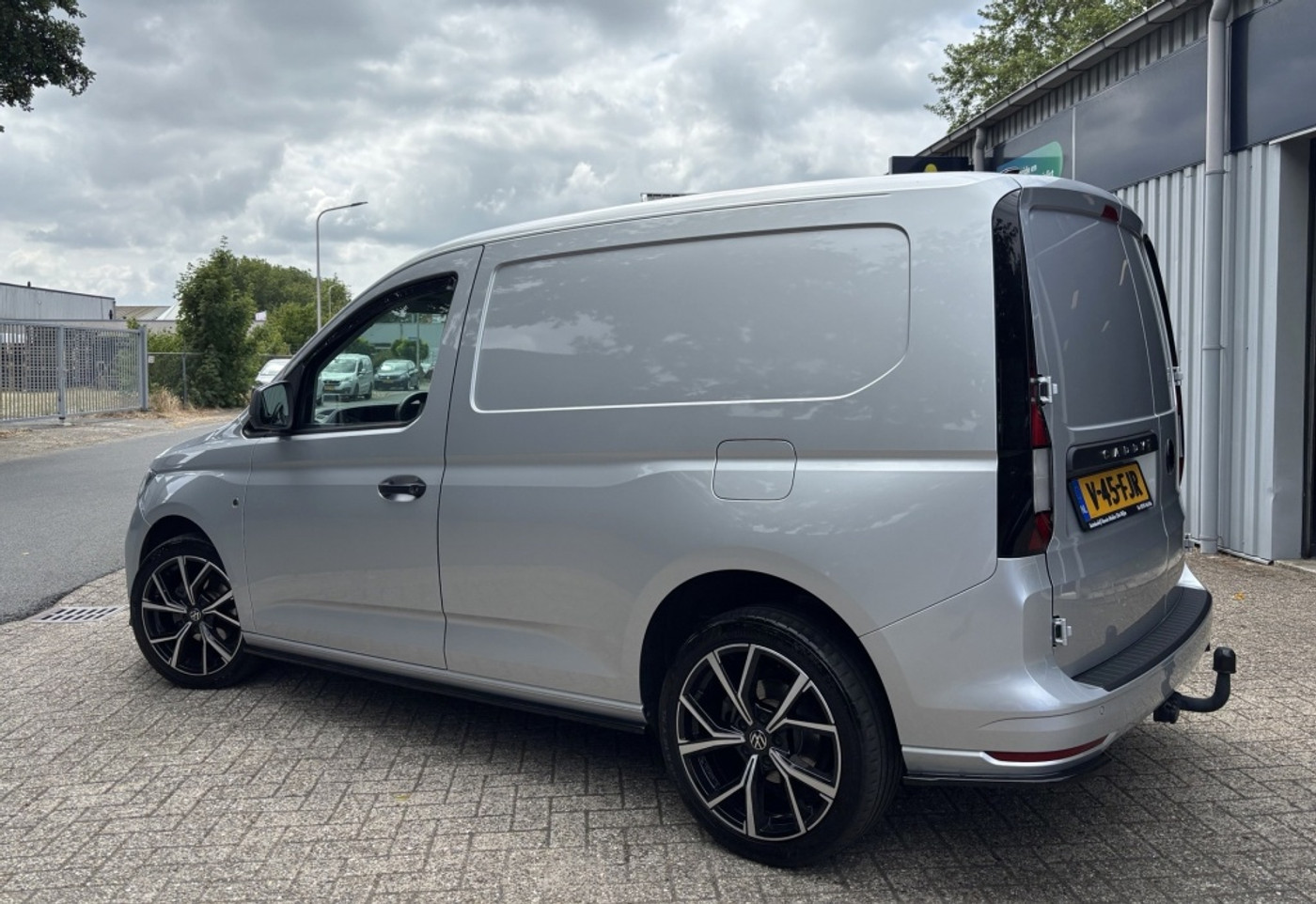 Foto van Volkswagen Caddy Modified Partition Wall