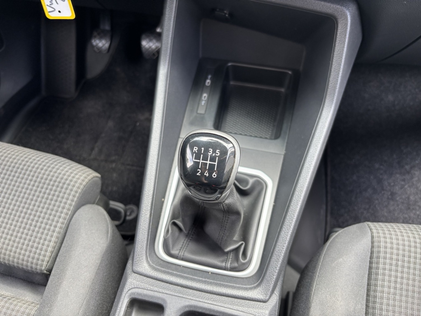 Foto van Volkswagen Caddy Modified Partition Wall