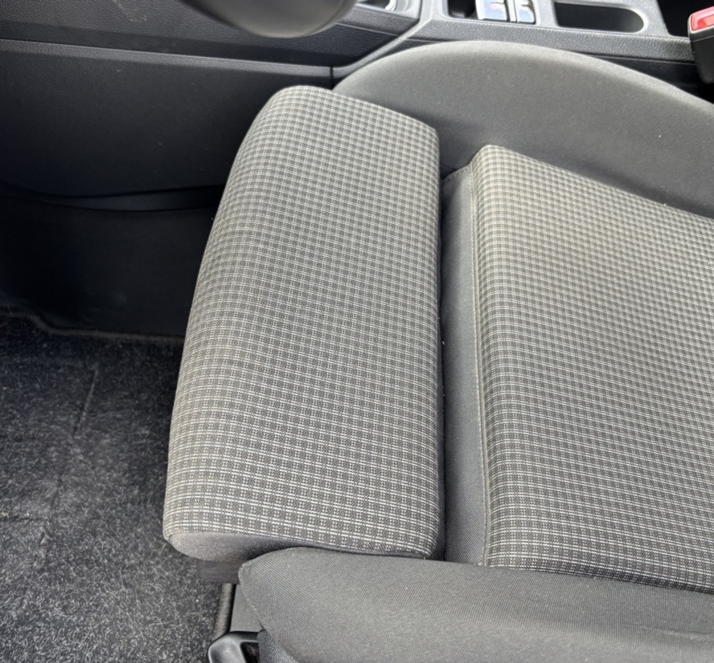 Foto van Volkswagen Caddy Modified Partition Wall