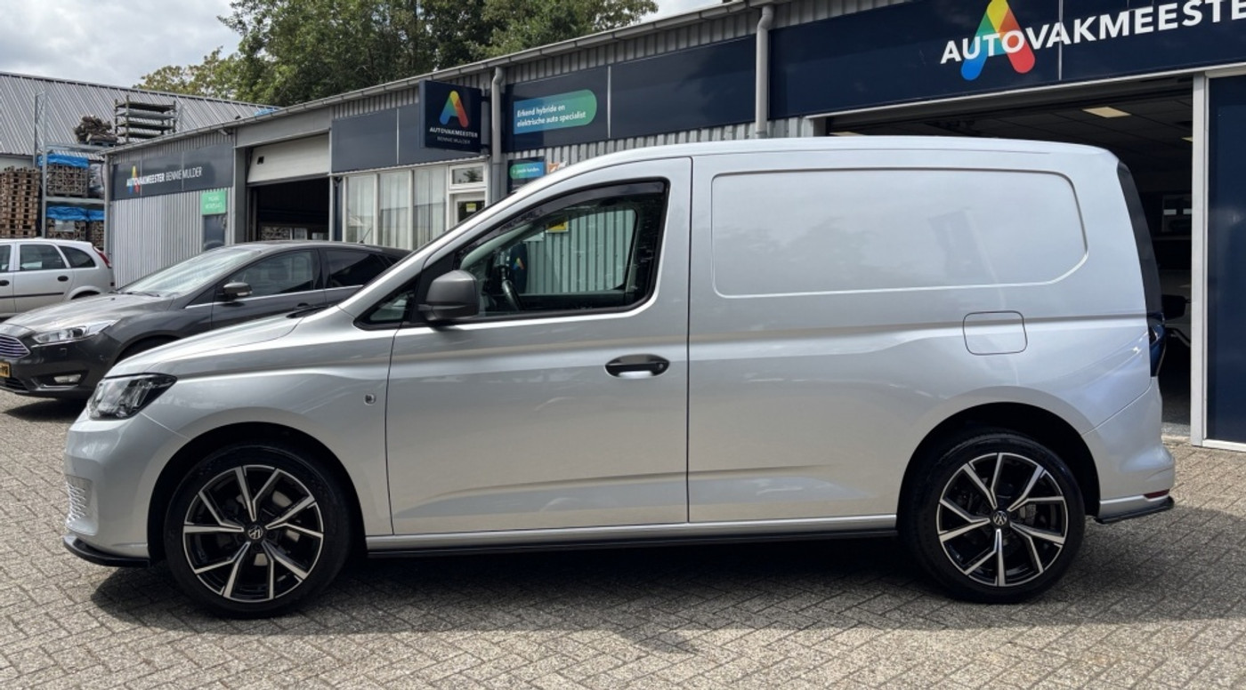 Foto van Volkswagen Caddy Modified Partition Wall