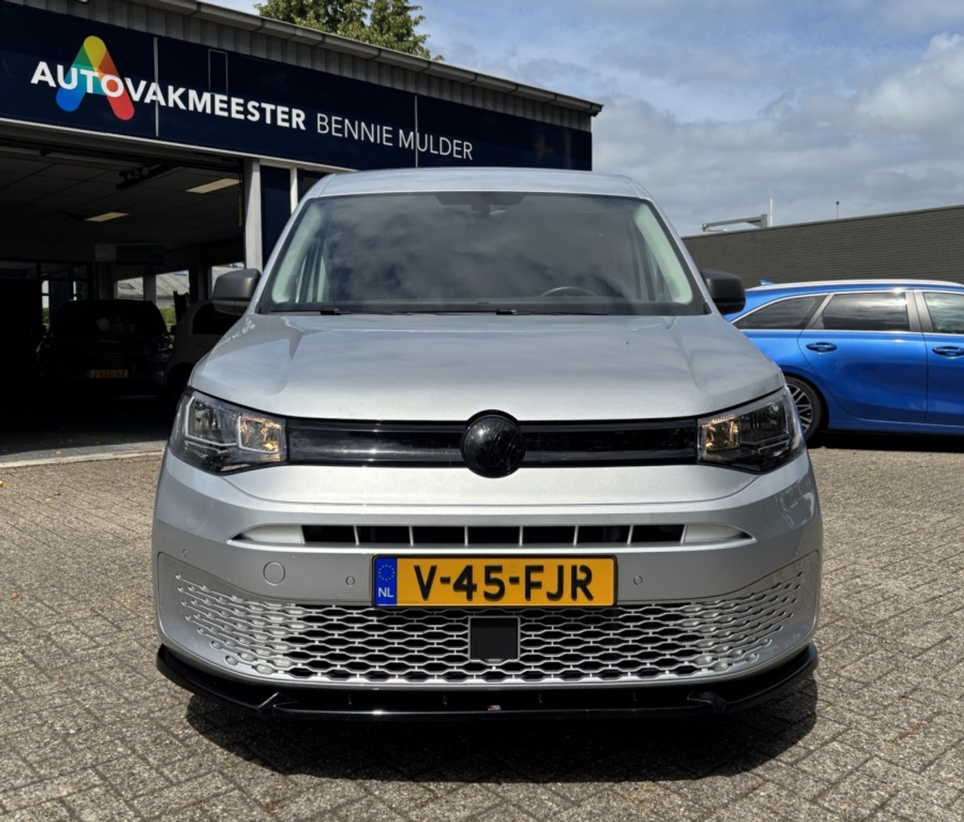 Foto van Volkswagen Caddy Modified Partition Wall