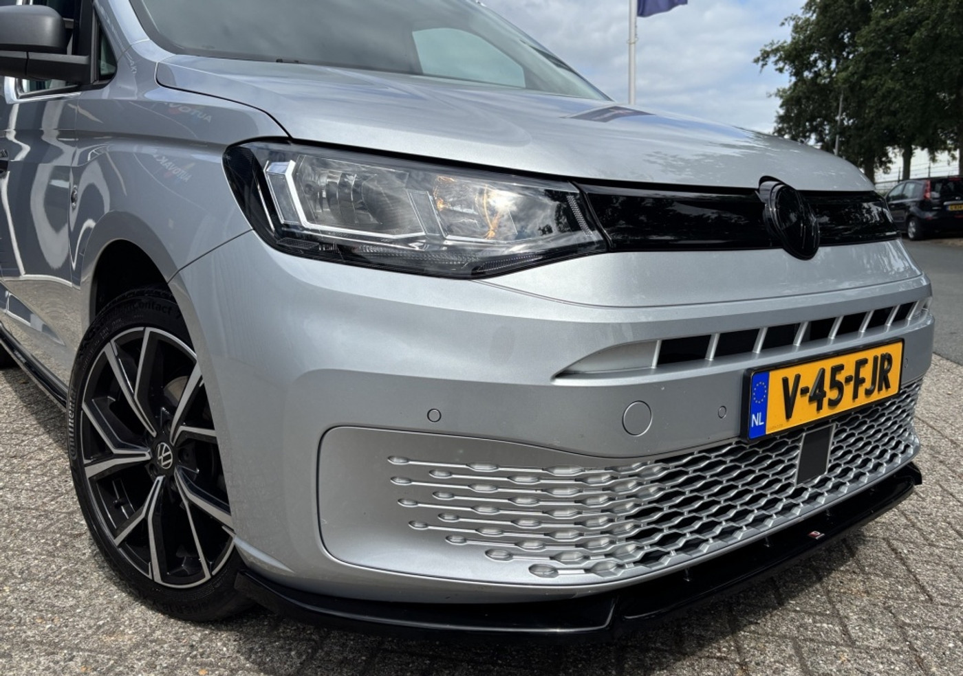 Foto van Volkswagen Caddy Modified Partition Wall