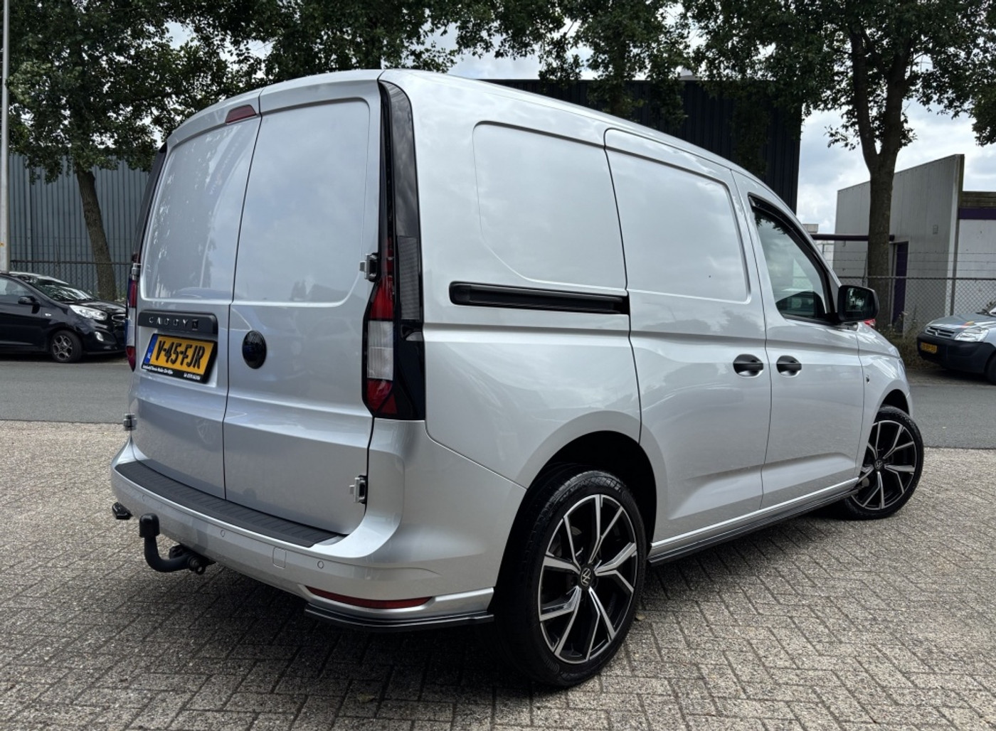 Foto van Volkswagen Caddy Modified Partition Wall