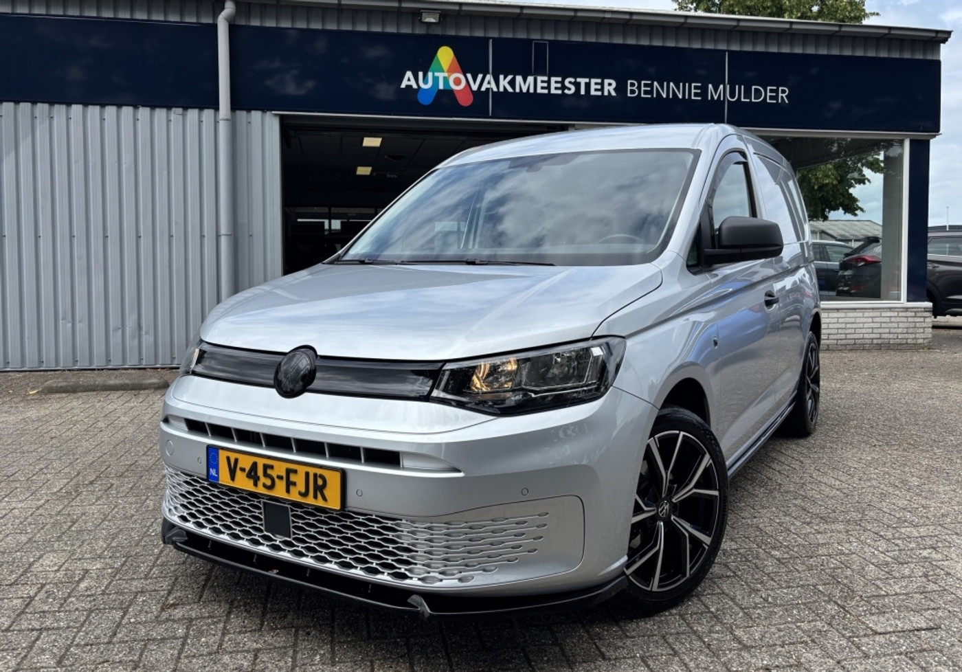 Volkswagen Caddy Modified Partition Wall 2.0 TDI CAMERA / TREKHAAK / NAVI / MAXTON 2024 - voorkant
