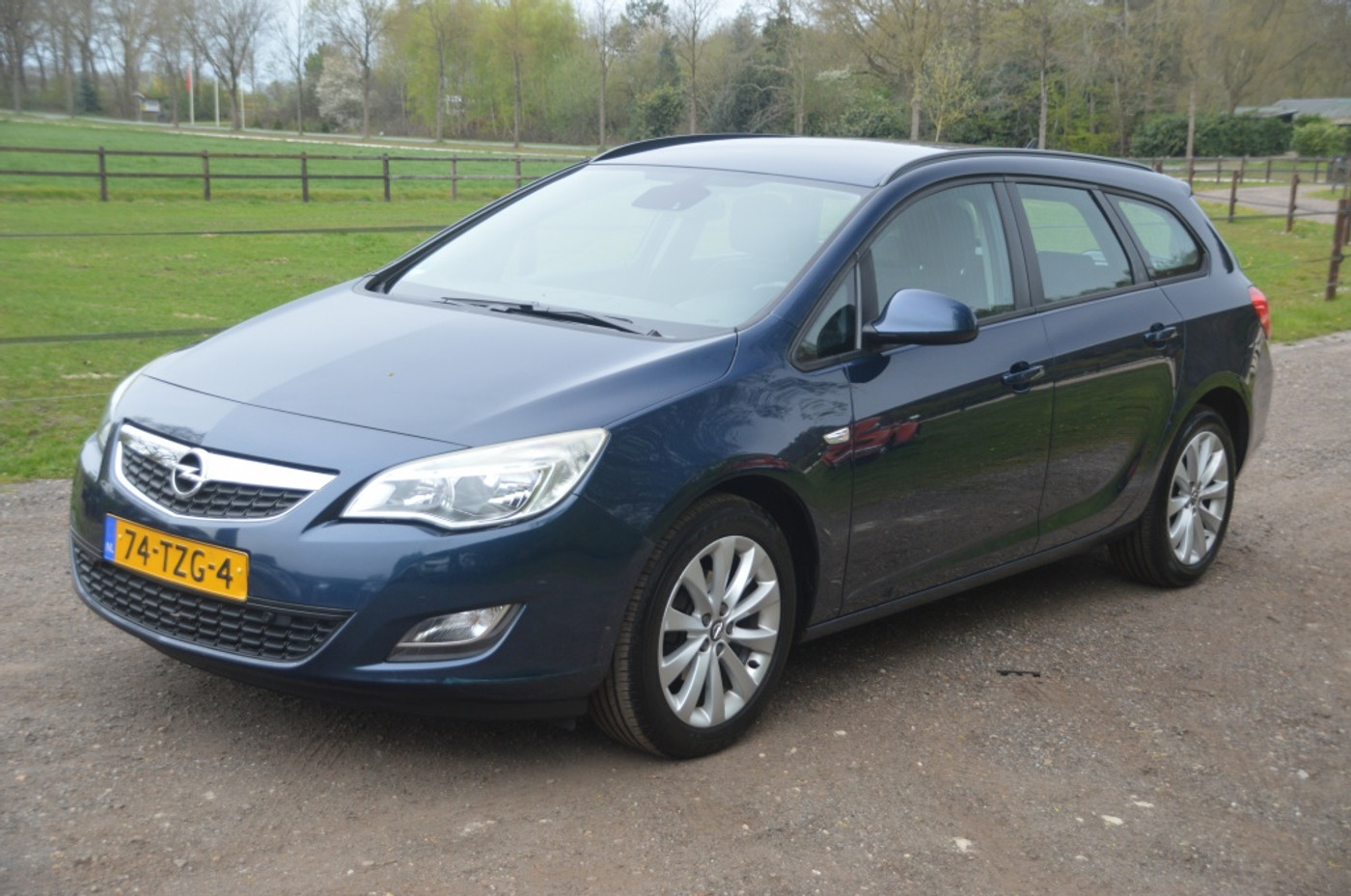 Opel Astra Sports Tourer 1.4 Turbo Anniversary Edition 2012 - voorkant