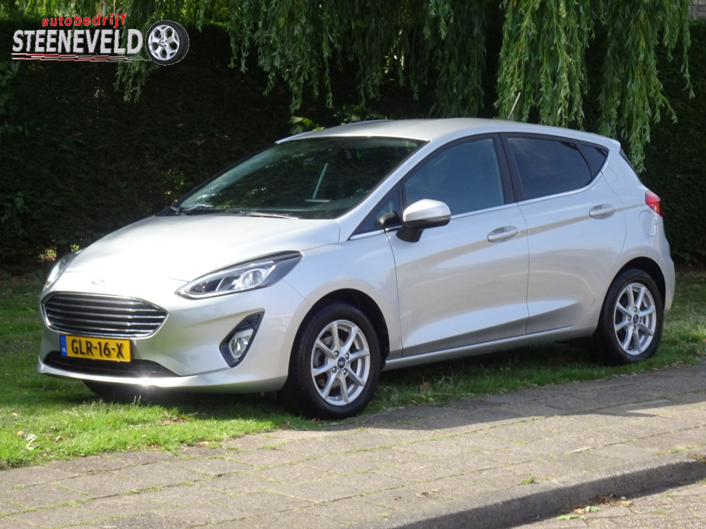 Ford Fiesta 1.0 100pk Titanium met CarPlay en Parkeersensoren 2021 - voorkant
