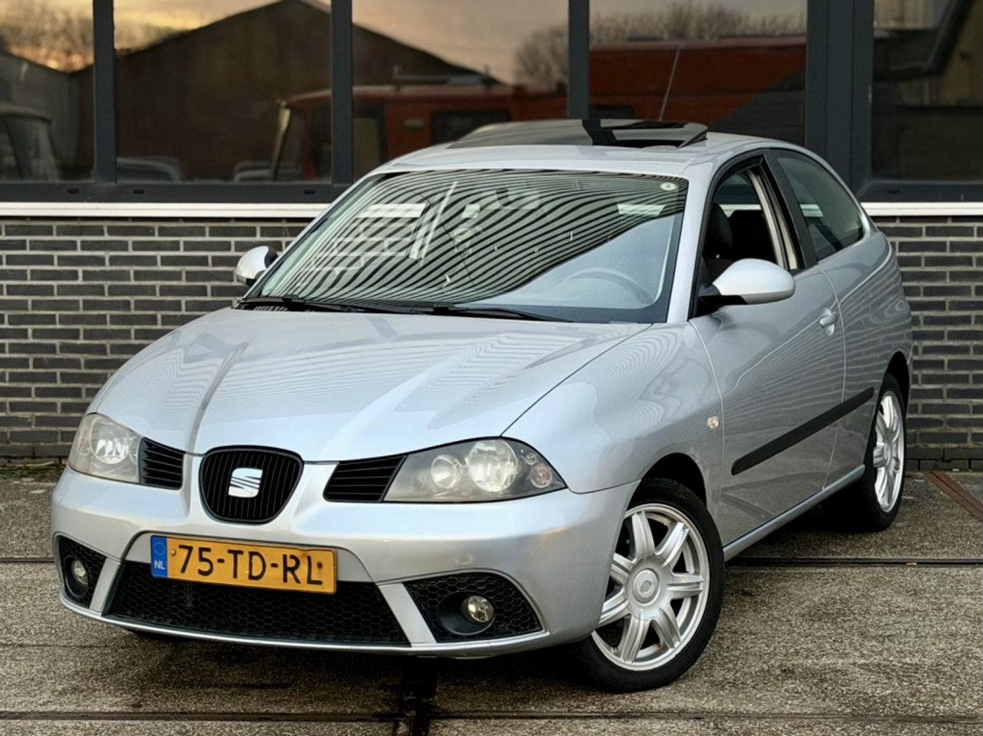 Seat Ibiza 1.4-16V Chill Out |Airco |Schuifdak |Nieuwe APK 2006 - voorkant